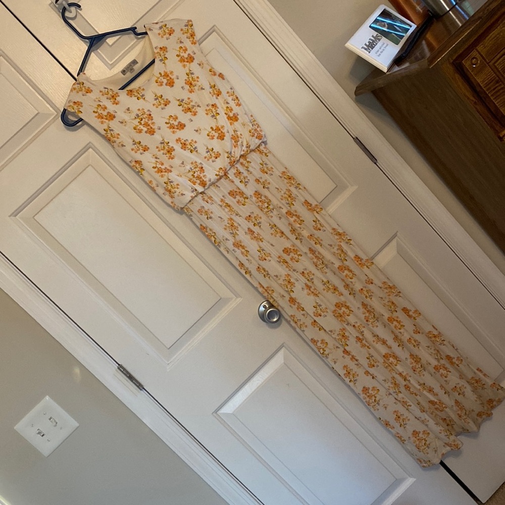 Adorable floral maxi dress